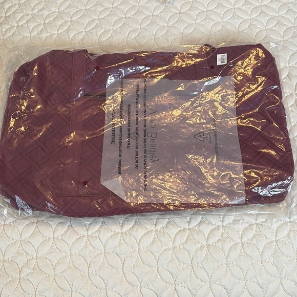 Vera Bradley Large Duffle in Hawthorn Rose NWT - Picture 1 of 3
